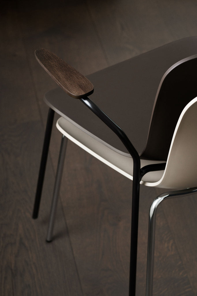 Langue Chair w/ Armrest
